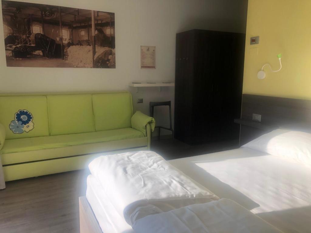 Antica Campione Rooms & Hostel Campione del Garda Bagian luar foto