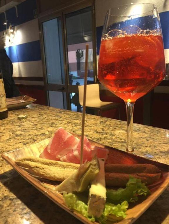Antica Campione Rooms & Hostel Campione del Garda Bagian luar foto