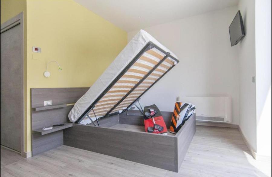 Antica Campione Rooms & Hostel Campione del Garda Bagian luar foto